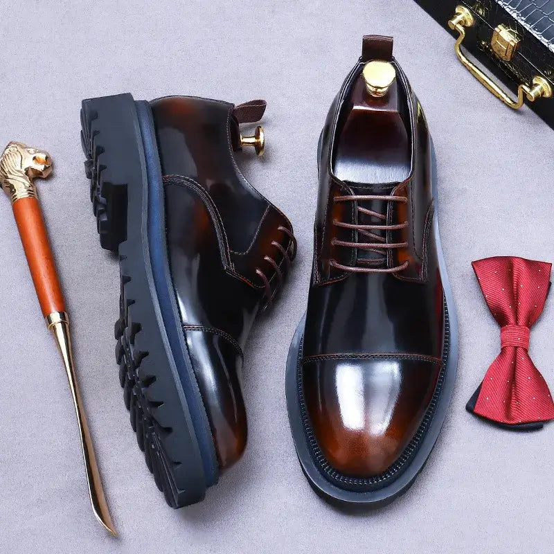 sapato masculino derby em couro na cor marrom, modelo derby, ideal para eventos especiais e uso casual.