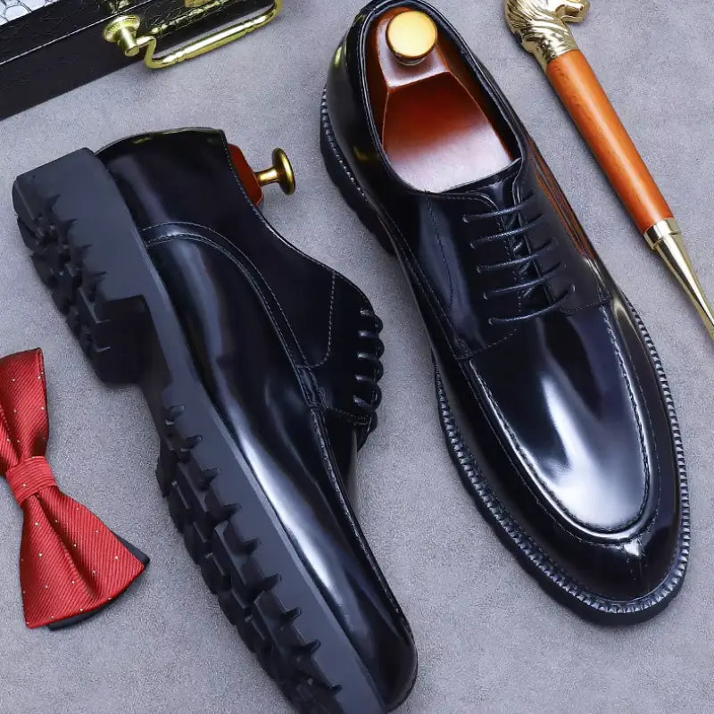 sapato social masculino derby em couro na cor preto, modelo derby, ideal para eventos especiais e uso casual.