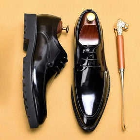 sapato social masculino derby em couro na cor preta, modelo derby, ideal para eventos especiais e uso casual.