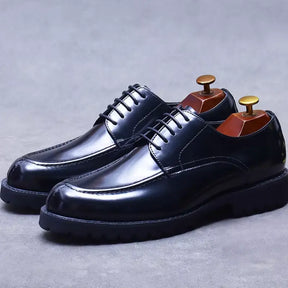 sapato social masculino derby em couro na cor preto, modelo derby, ideal para eventos especiais e uso casual.