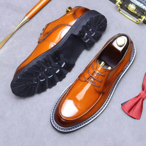 sapato masculino derby em couro na cor marrom , modelo tratorado, ideal para eventos especiais e uso casual.