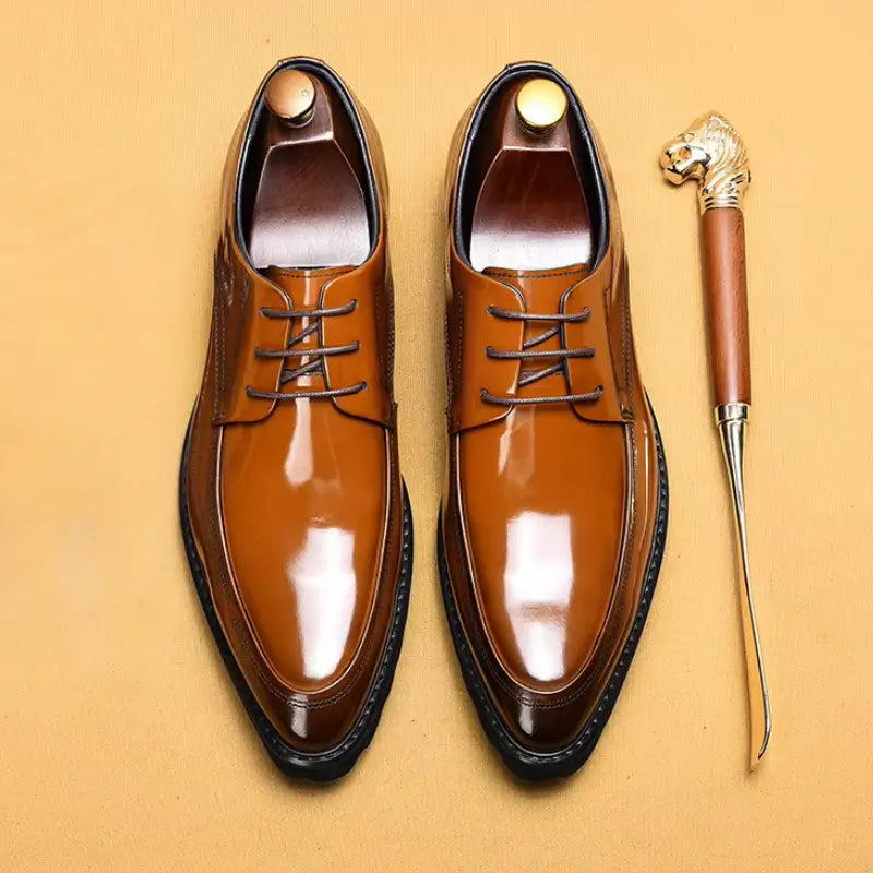 sapato social masculino derby em couro na cor marrom, modelo derby, ideal para eventos especiais e uso casual.