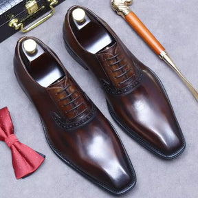 sapato masculino oxford em couro na cor marrom, modelo oxford, ideal para eventos especiais e uso casual.