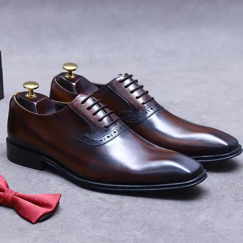 sapato masculino oxford em couro na cor marrom, modelo oxford, ideal para eventos especiais e uso casual.