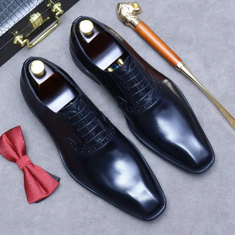 sapato masculino oxford em couro na cor preta, modelo oxford, ideal para eventos especiais e uso casual.